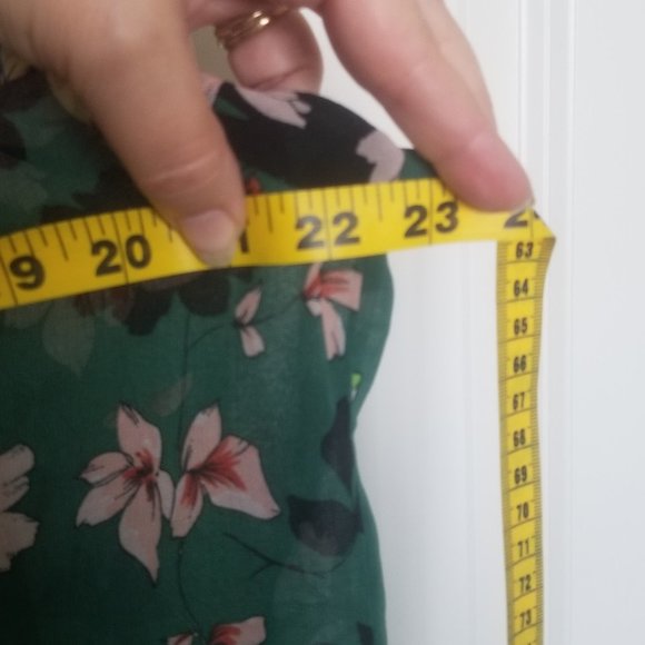 EUC CAbi Shadow Blouse & Cami- Size Large - Picture 6 of 6